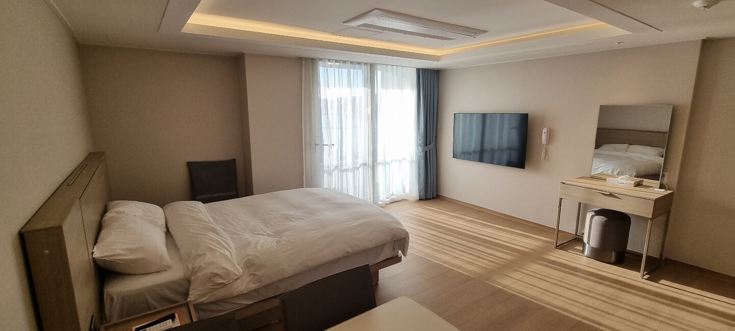 Main Room Photo