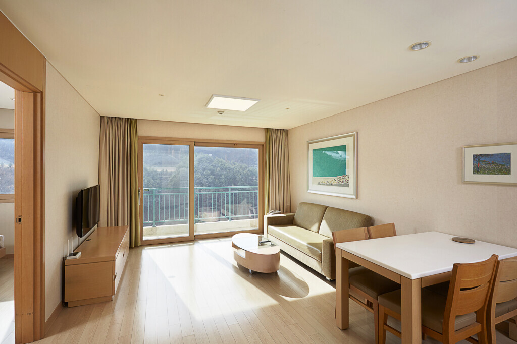 Main Room Photo