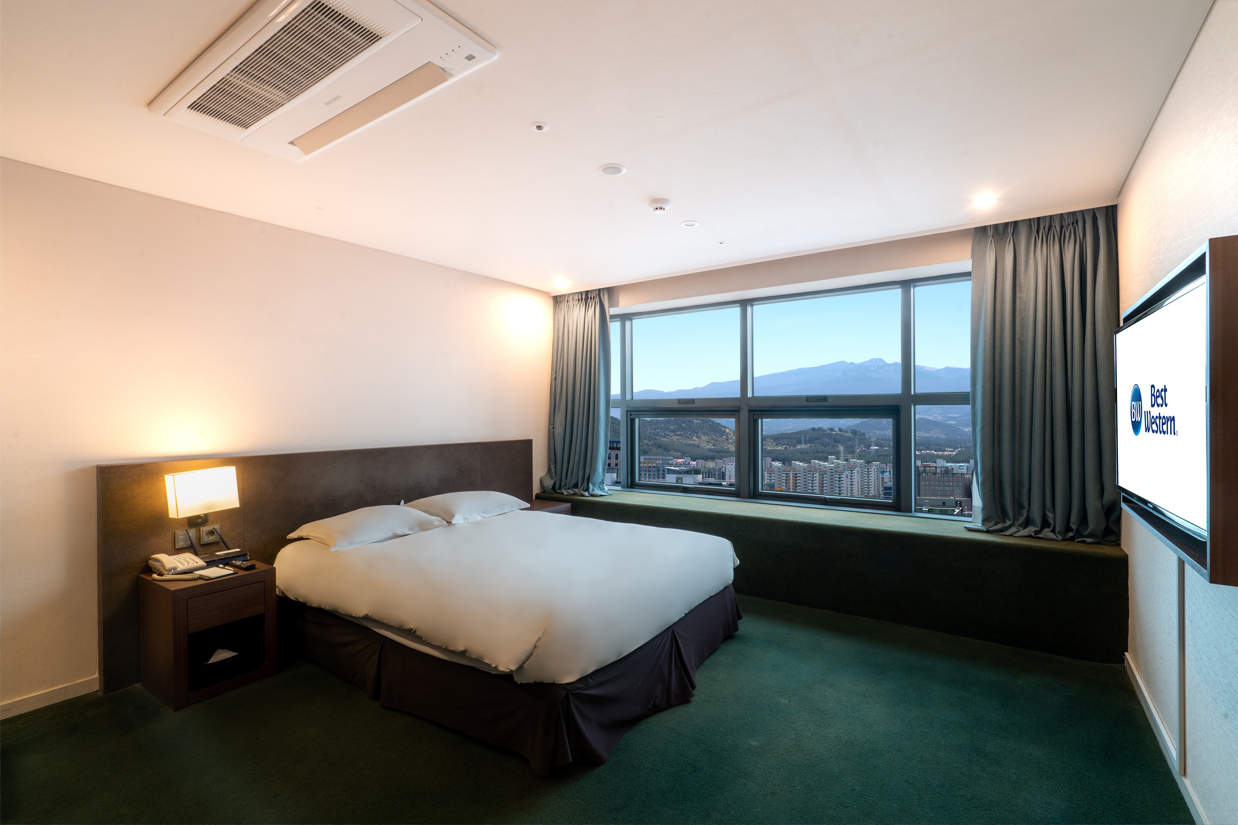 Main Room Photo