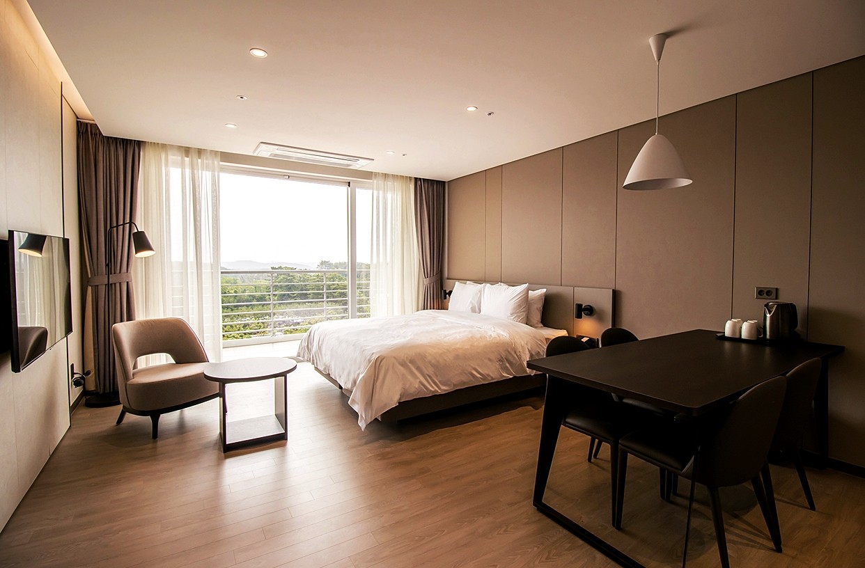 Main Room Photo