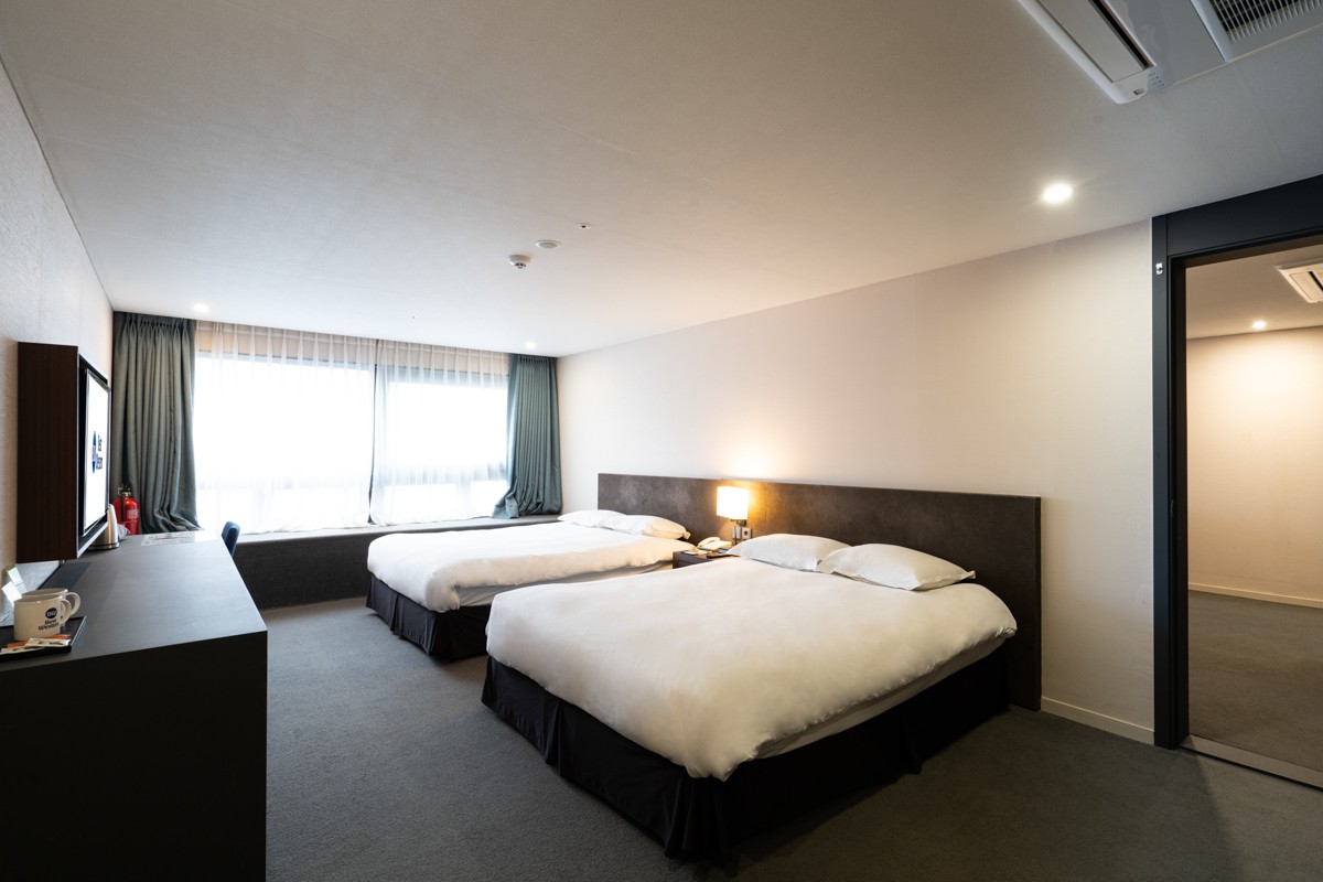 Main Room Photo